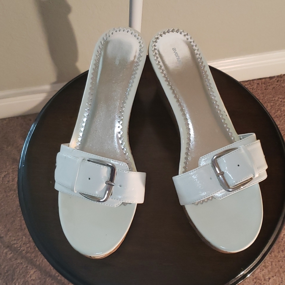 NWOT. White Sandal
